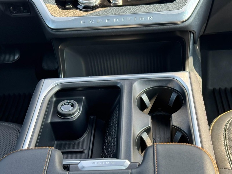 Ford Expedition Vehicle Image 15