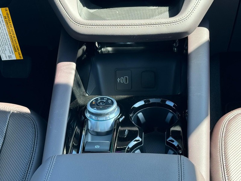 Ford Explorer Vehicle Image 10