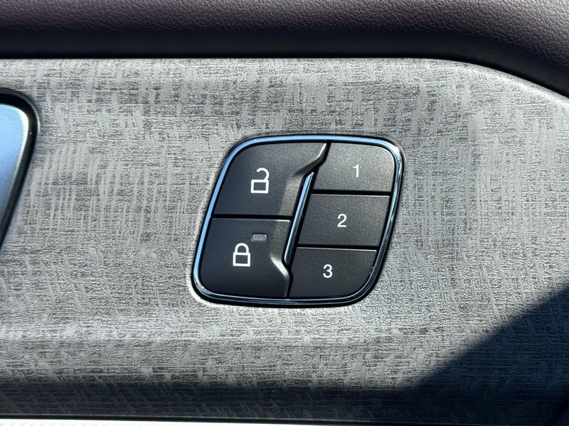 Ford Explorer Vehicle Image 11