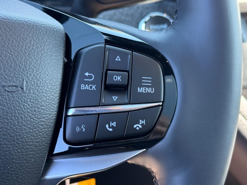 Ford Explorer Vehicle Image 13