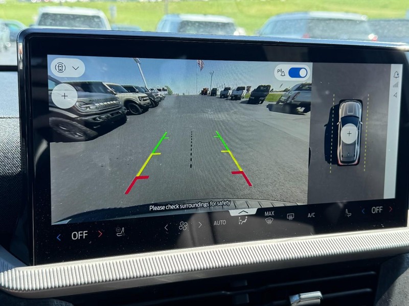 Ford Explorer Vehicle Image 17