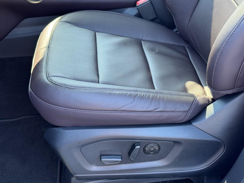 Ford Explorer Vehicle Image 18