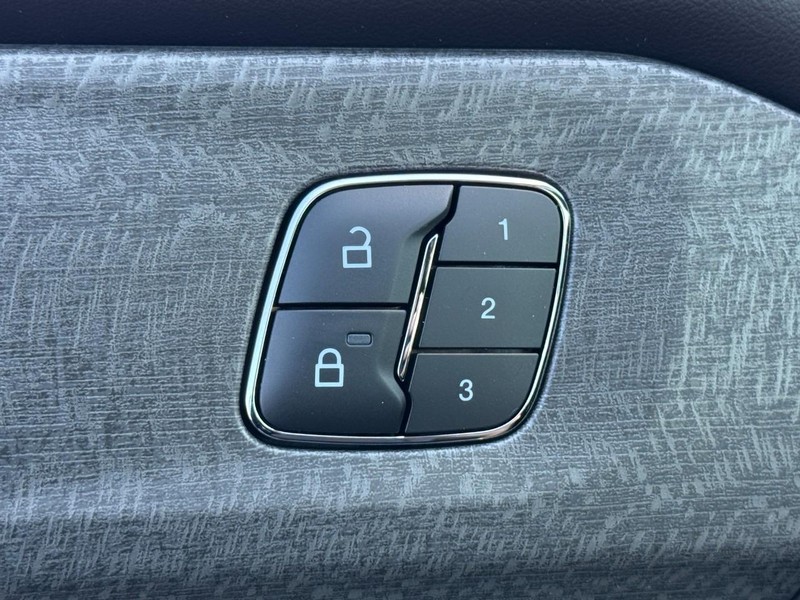 Ford Explorer Vehicle Image 10