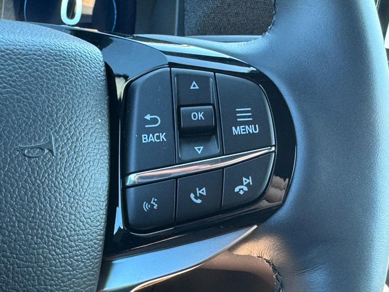 Ford Explorer Vehicle Image 12