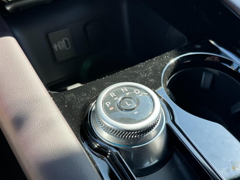 Ford Explorer Vehicle Image 13