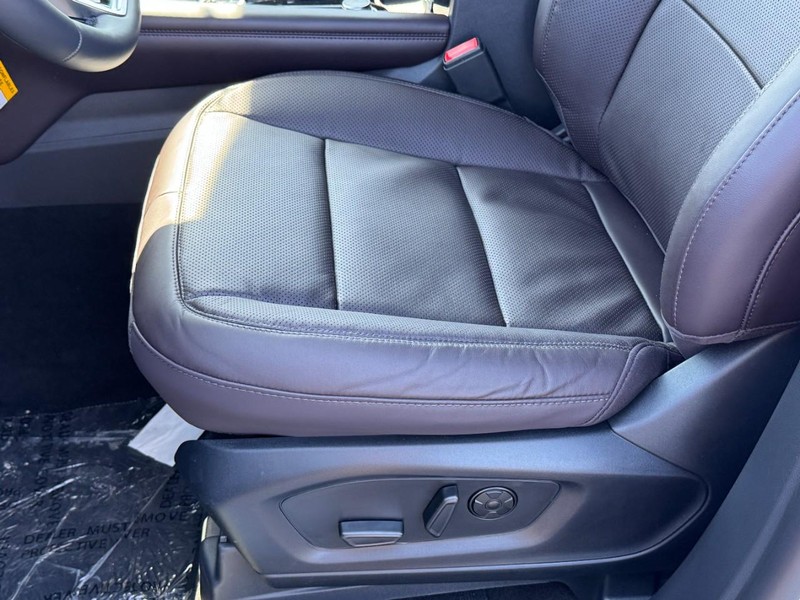 Ford Explorer Vehicle Image 17