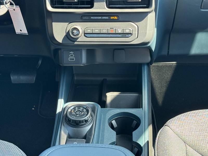 Ford Maverick Vehicle Image 09