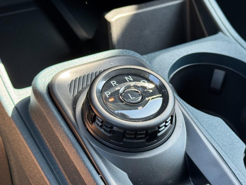 Ford Maverick Vehicle Image 12