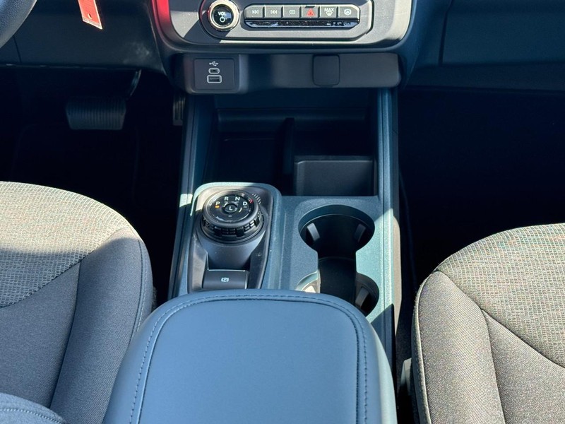 Ford Maverick Vehicle Image 09