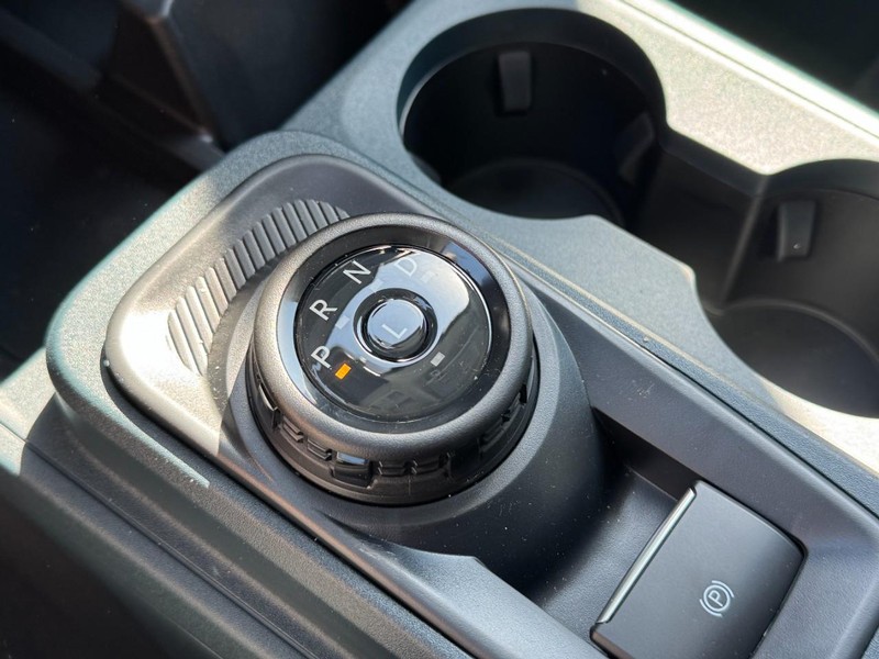 Ford Maverick Vehicle Image 12