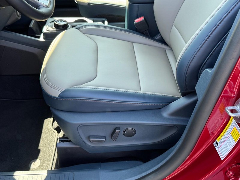 Ford Maverick Vehicle Image 16
