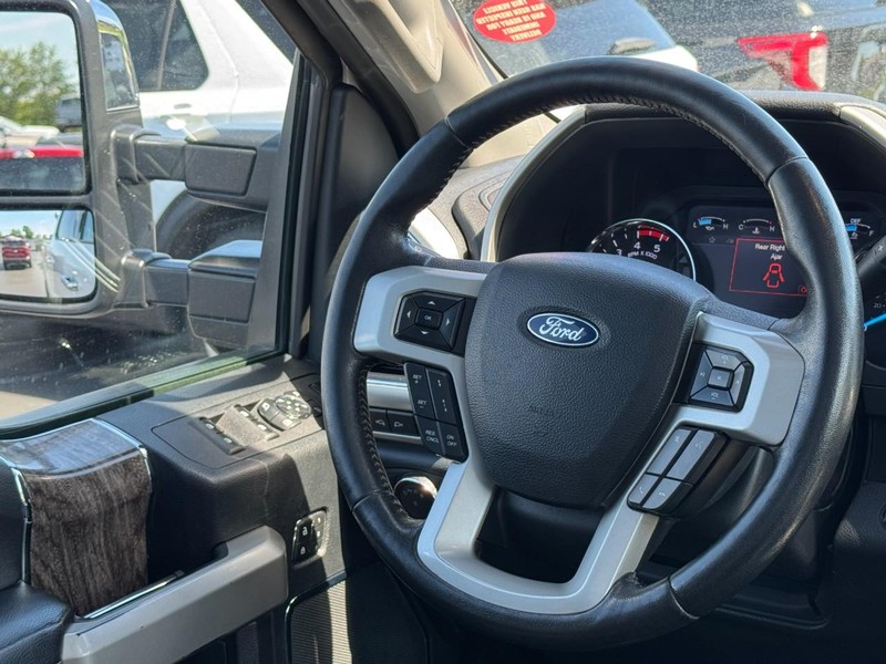 Ford Super Duty F-350 SRW Vehicle Image 12