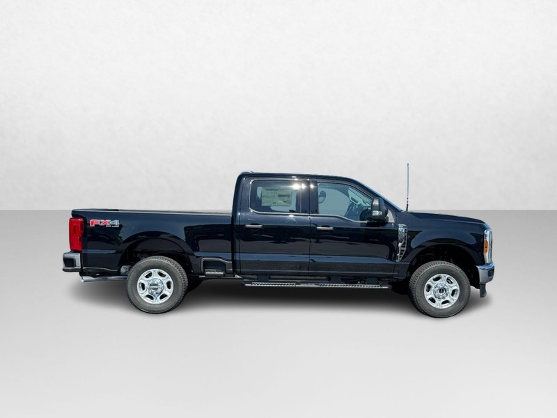 Ford Super Duty F-250 SRW Vehicle Image 02