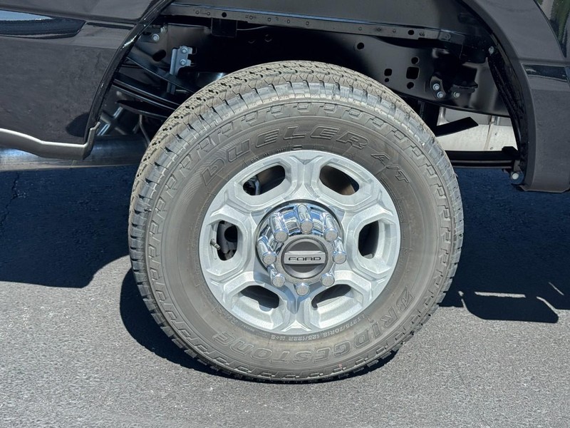 Ford Super Duty F-250 SRW Vehicle Image 04