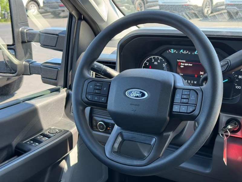 Ford Super Duty F-250 SRW Vehicle Image 07