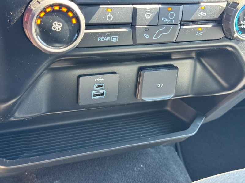 Ford Super Duty F-250 SRW Vehicle Image 12