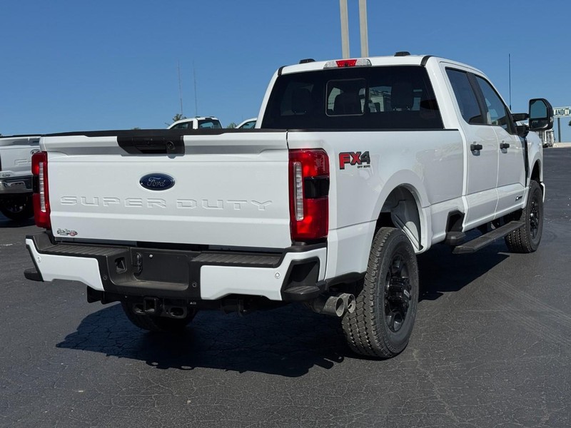 Ford Super Duty F-350 SRW Vehicle Image 03