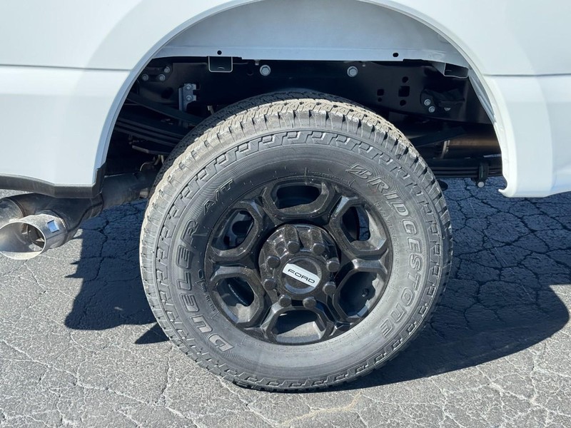 Ford Super Duty F-350 SRW Vehicle Image 04