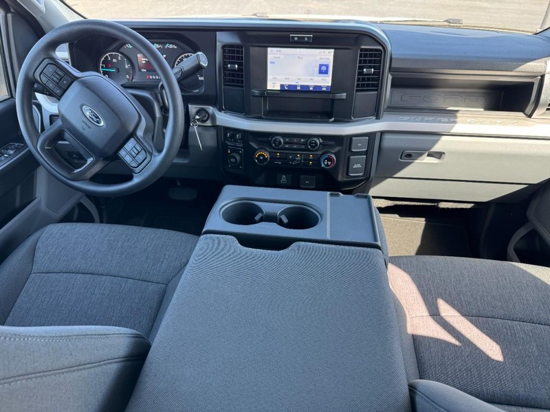 Ford Super Duty F-350 SRW Vehicle Image 06
