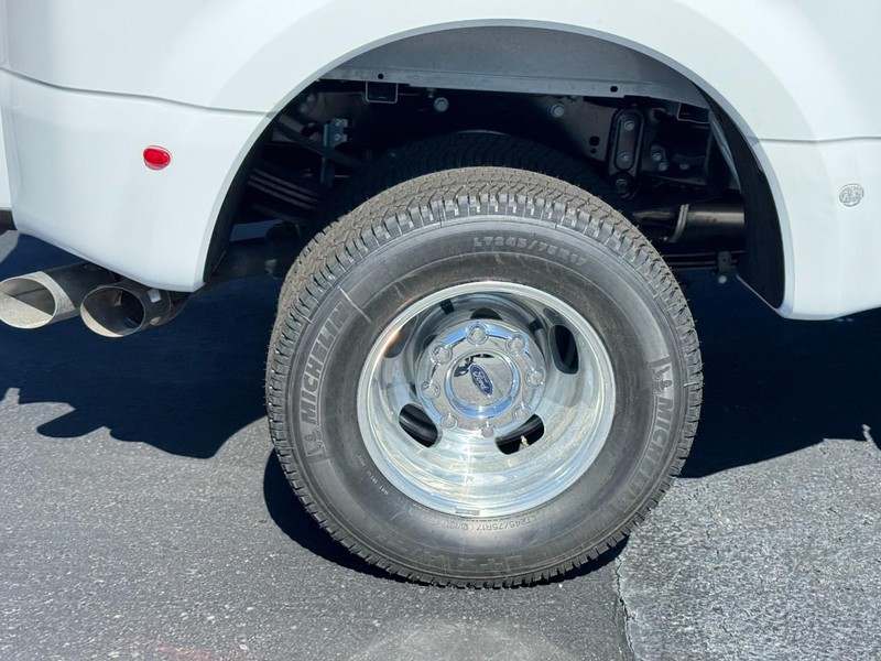 Ford Super Duty F-350 DRW Vehicle Image 04