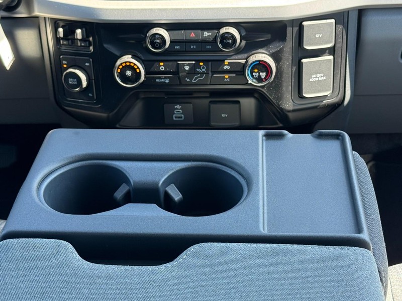 Ford Super Duty F-350 DRW Vehicle Image 09