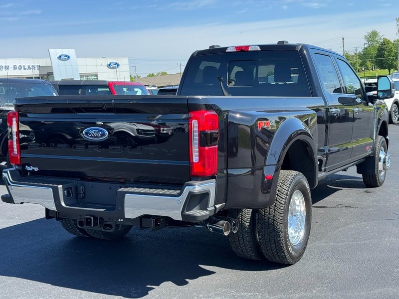 Ford Super Duty F-350 DRW Vehicle Image 03