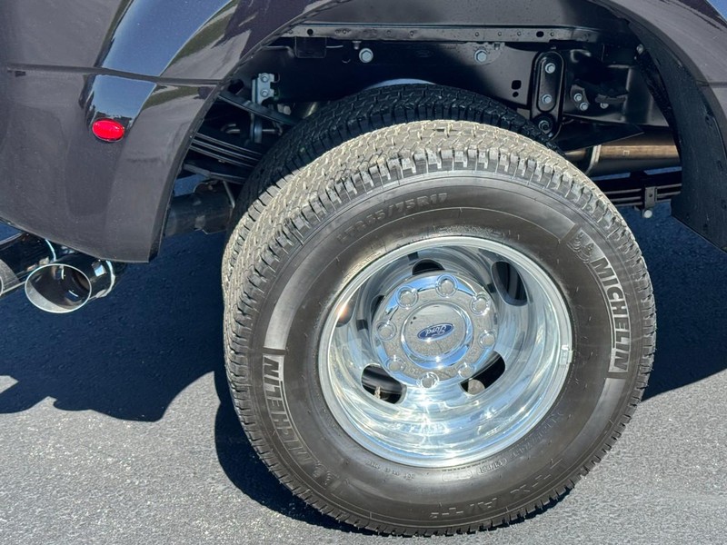 Ford Super Duty F-350 DRW Vehicle Image 04