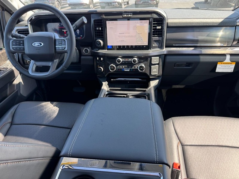 Ford Super Duty F-350 DRW Vehicle Image 06