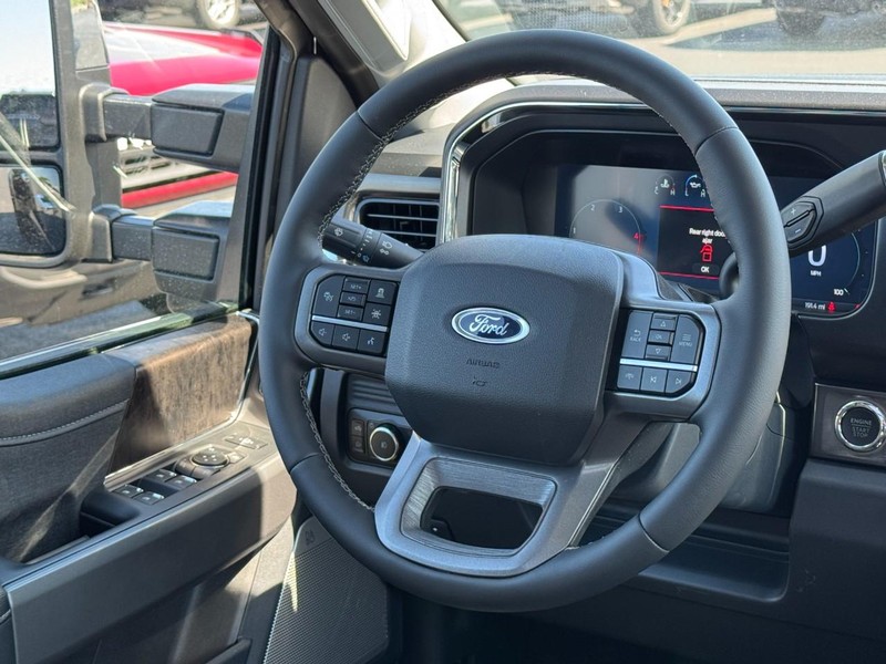 Ford Super Duty F-350 DRW Vehicle Image 07
