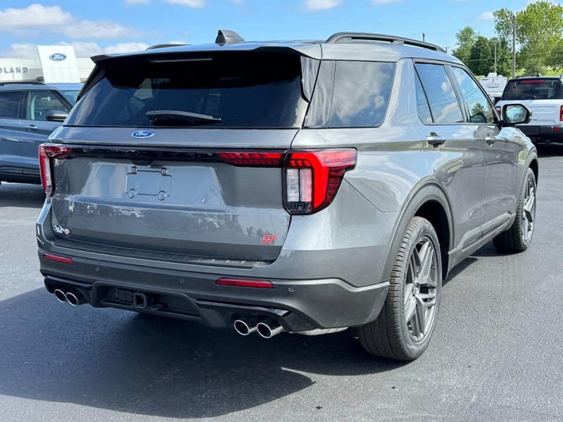 Ford Explorer Vehicle Image 03