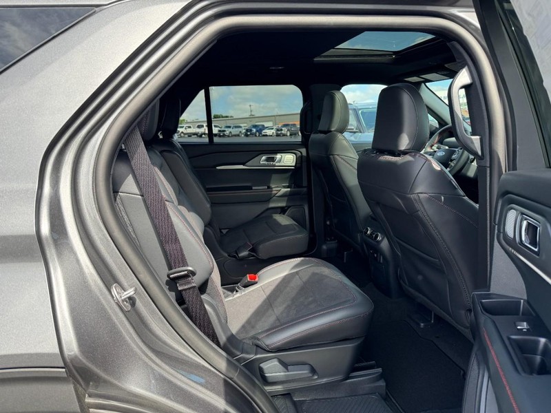 Ford Explorer Vehicle Image 05