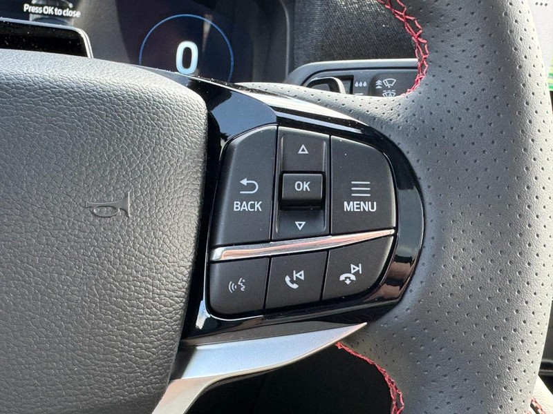 Ford Explorer Vehicle Image 13