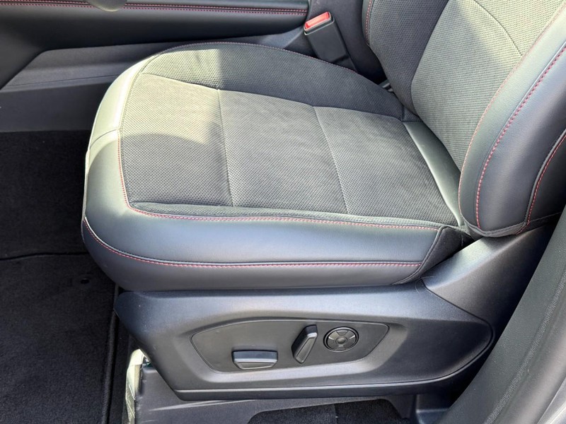 Ford Explorer Vehicle Image 18