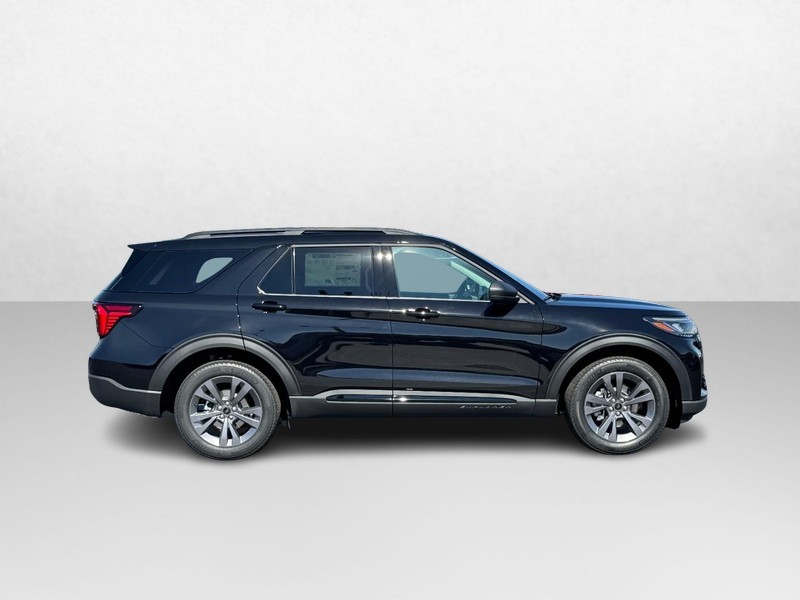 Ford Explorer Vehicle Image 02