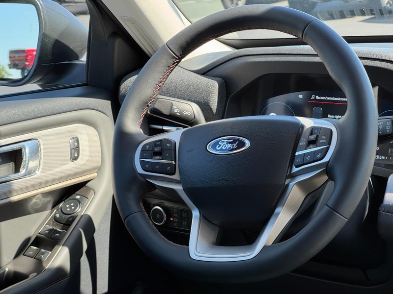 Ford Explorer Vehicle Image 08