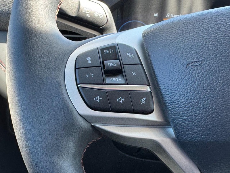 Ford Explorer Vehicle Image 11
