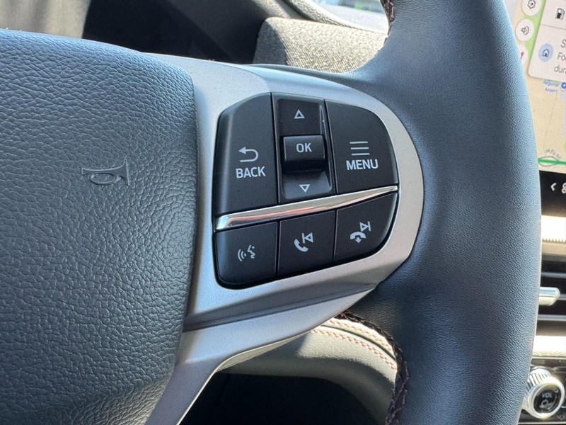 Ford Explorer Vehicle Image 12