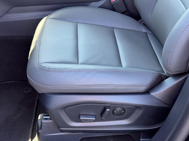Ford Explorer Vehicle Image 17