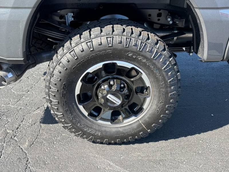 Ford Super Duty F-350 SRW Vehicle Image 04