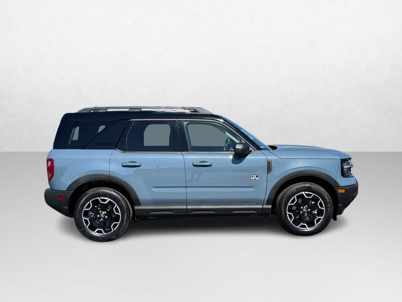 Ford Bronco Sport Vehicle Full-screen Gallery Image 02