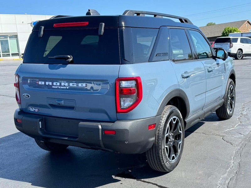 Ford Bronco Sport Vehicle Full-screen Gallery Image 03