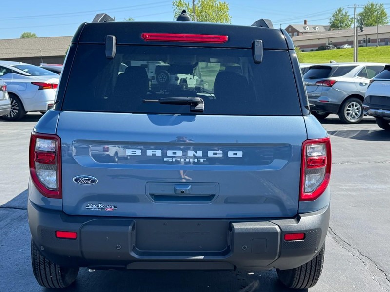 Ford Bronco Sport Vehicle Full-screen Gallery Image 04