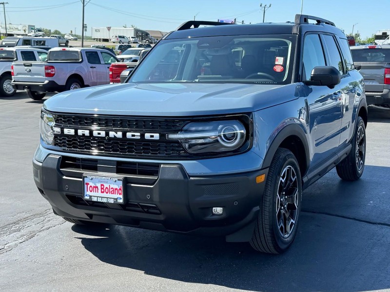 Ford Bronco Sport Vehicle Full-screen Gallery Image 08