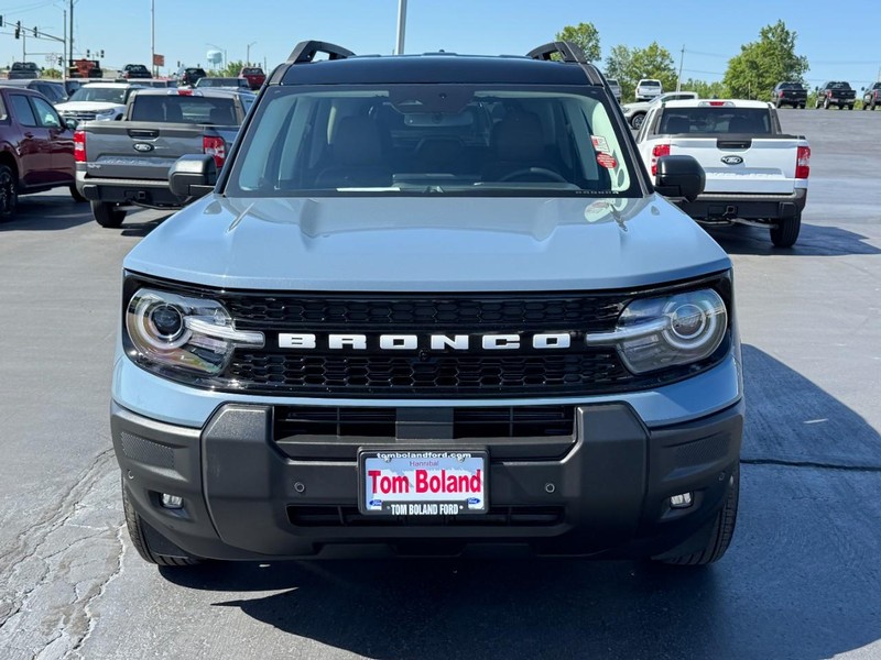 Ford Bronco Sport Vehicle Full-screen Gallery Image 09