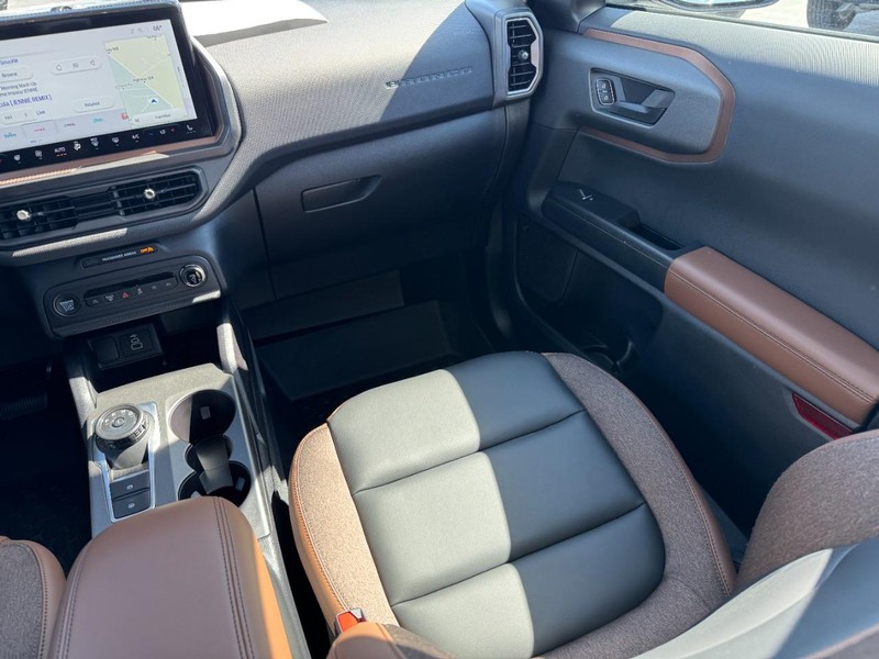 Ford Bronco Sport Vehicle Full-screen Gallery Image 15