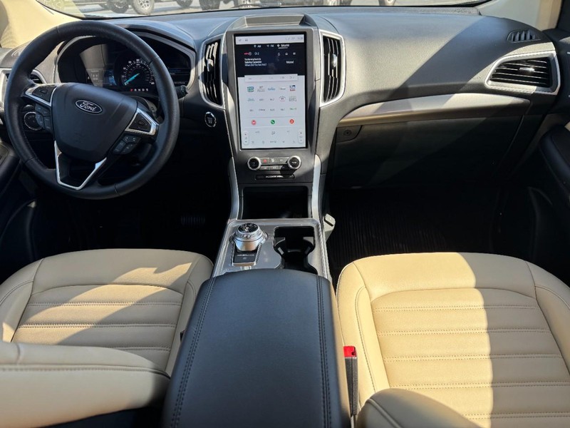 Ford Edge Vehicle Image 11