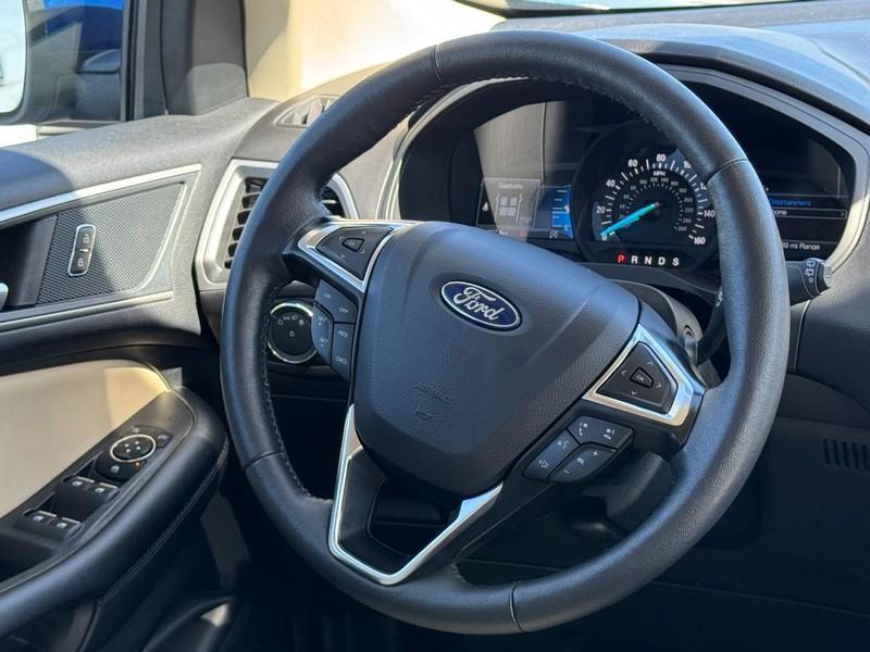 Ford Edge Vehicle Image 12