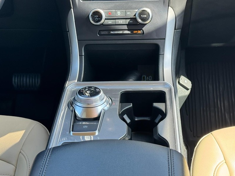 Ford Edge Vehicle Image 14