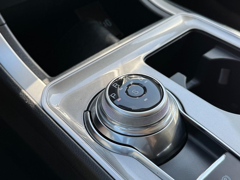 Ford Edge Vehicle Image 19