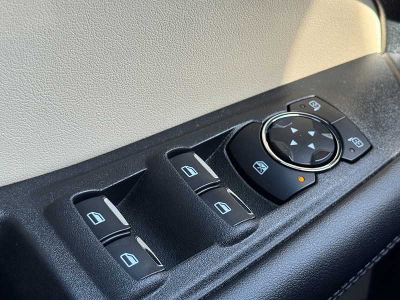Ford Edge Vehicle Image 22